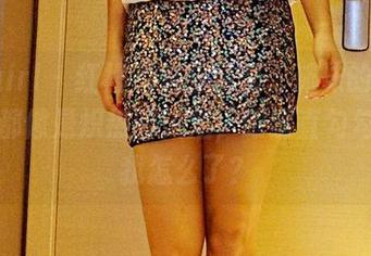 3Agirl – 红裙烈焰图集里，沫沫的每个镜头都像是炽热的火焰，眼睛直勾勾的，我怎么了？