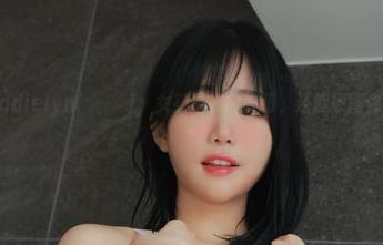 看全套Addielyn(에디린)，女孩不仅能卖萌，还能撩得你不知所措？