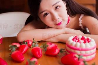 GIRLT果团网 – 这组写真图集里，白衬衫是主角，何嘉颖只是个配角？