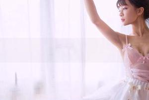 GIRLT果团网 – 清纯合集里的龚玥菲——到底藏了多少面具？