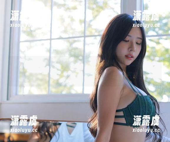 别尬了，Habin夏彬(하빈)的B&W私房原图，竟然有种把我拽进电影的架势，瞧那气质！