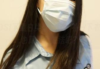 在ROSI下载白类型丝袜，补一下衣品，也算是个做法吧？