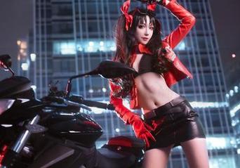 Sakiiii翎柒和她的体操服，照片停留在那一瞬，充满了微妙的期待