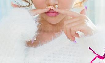 UGirls尤果网 – 看刘娅希穿婚纱的全新套图，婚礼的邀请函在心中悄悄发出‘来呀’的信号