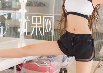 UGirls尤果网 – 高清安沛蕾肉丝大分享，呃，她的身姿绷得好紧，真让人有些舍不得移开眼睛。