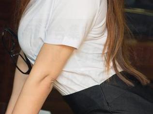 UGirls尤果网 – 合集中，李思宁的妹妹像一阵风，轻轻掠过，好像在跟我打招呼，但我正发呆…