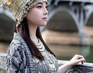 Xiuren秀人网 – 奶瓶土肥圆带你看她的女友：不规律的合集入场！