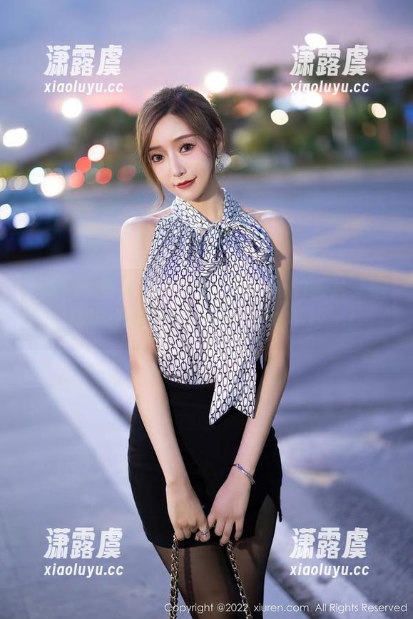 Xiuren秀人网-媃柔rourou Xiuren秀人网 - 媃柔rourou的照片来啦,吊带造型送你一份‘时尚小抄’!