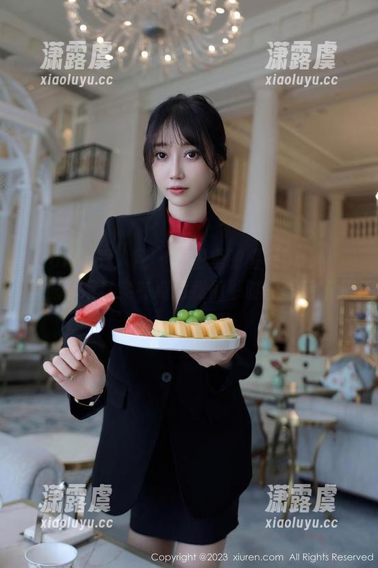 Xiuren秀人网-星星baby Xiuren秀人网 - 原图里的星星baby,丝袜穿得其实有点像我们平时的奇葩搭配。