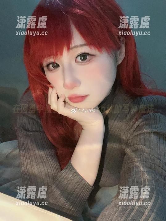 在网盘中漫步：学姐Zyra秋的写真魔法