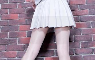 beautyleg – 白裙写真最新更新！Faye这次尝试了全新的摆拍角度。
