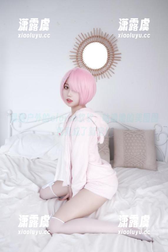 eloise软软 偶遇户外的eloise软软,咕噜噜的美图图包竟成了新宠!