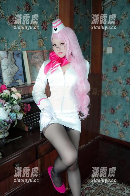 nyako喵子大魔王 nyako喵子大魔王的情人节写真:自撮也能玩出花!