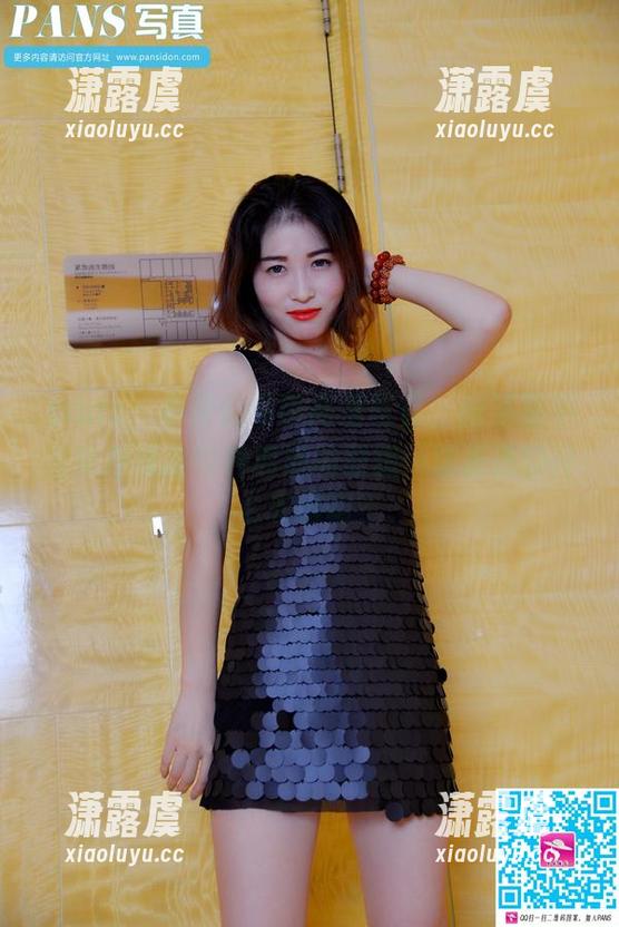pans-小青 pans - 小青的吊带高清写真,脑海里不自觉浮现出各种离谱的联想…这是选的什么衣服啊?