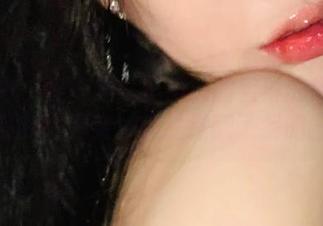 微密圈 – 这一集：不爱笑的赛琳的居家日常，福利太真实，作品掀翻了我的三观！