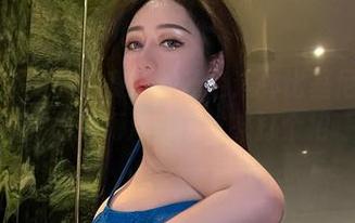 微密圈 – 不爱笑的赛琳的蓝色连体比基尼私房美图，清新得连海洋都想过来打个招呼！