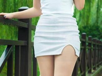丽柜 – 王炜炜女王写真集更新了！想让我主动追个自拍，结果被女王挤到角落里了！
