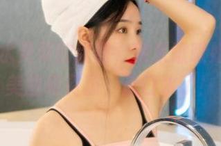丽柜 – 水灵灵的甜甜，快来瞅瞅她的空姐美图和资源，流口水了！