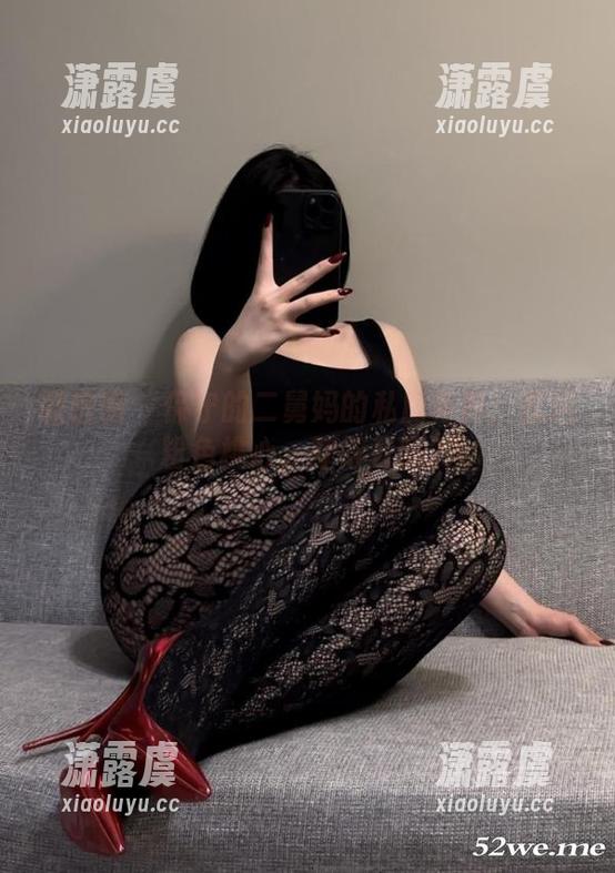 保守的二舅妈 微密圈 - 保守的二舅妈的私房写真:就这粉色桃心,撑得开吗?