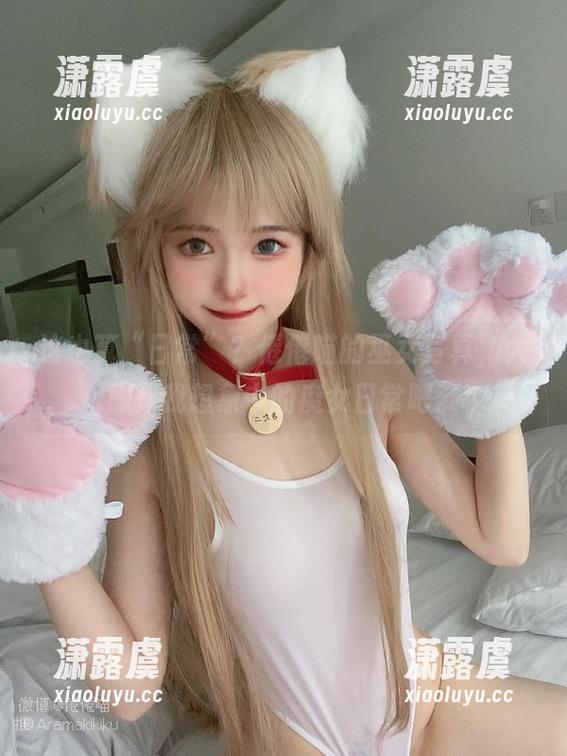 倦倦喵 这也算“日常”?倦倦喵的巫女写真,大概是我想象中的魔女日常吧。