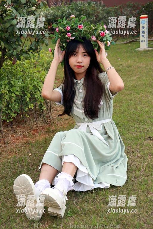 初夏女神-依依 初夏女神 - 依依的浴缸定制写真,水面上浮着的小心思,你都看到了吗?
