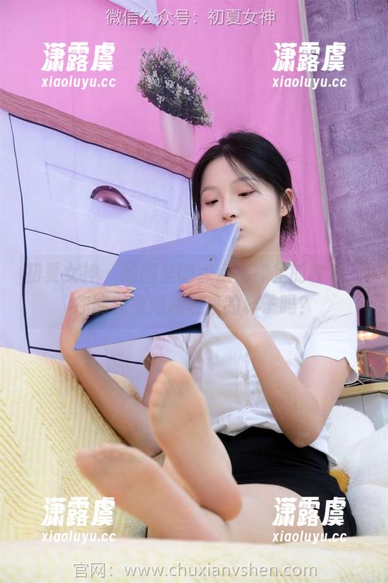 初夏女神-点点 初夏女神 - 原图里的点点:裸足的视角,你能想象她跑起来的样子吗?