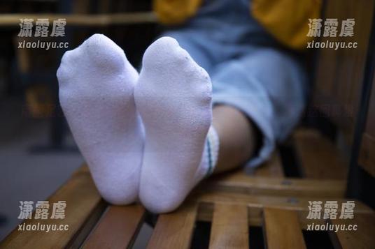 南国足艺-楚楚 南国足艺 - 楚楚的肉丝脚在办公室照片中求生存,高清这回真没让我失望!