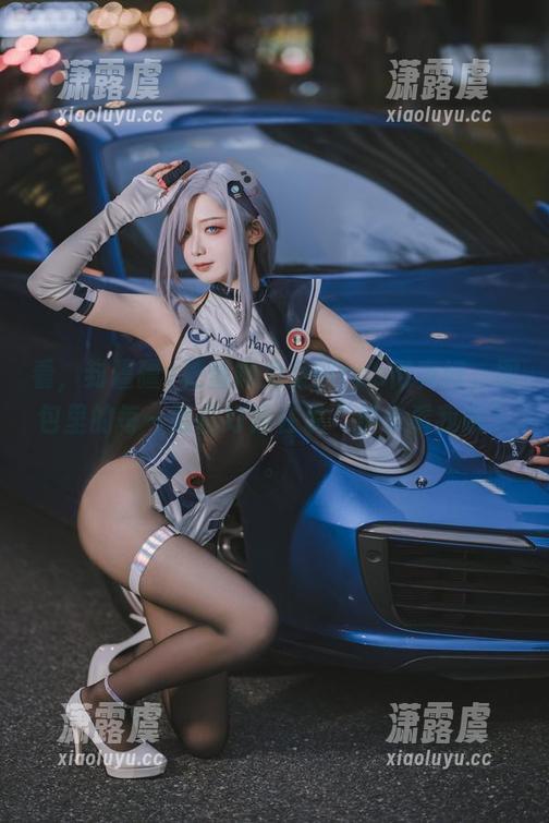 看，封疆疆v把蕾姆兔女郎cos得真好，图包里的每一张都好像在说“快来看我哦”。