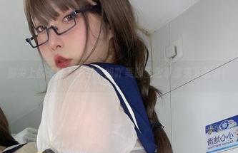 脚尖上的诱惑，小泉学姐吖美脚图包等你来下载哦！