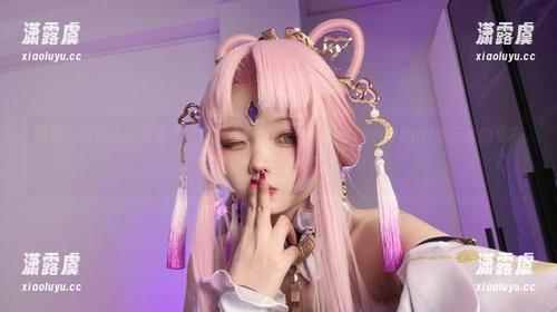 小瑶幺幺 好吧,小瑶幺幺又来了,这次在Robin–HonkaiStarRail里玩水的写真,我想我也是水朋友!