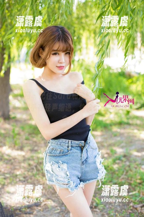 尤果网-Sara 尤果网 - 记住Sara和她的连衣裙,这些美图似乎在轻声细语,偷偷传递了更深的含义。