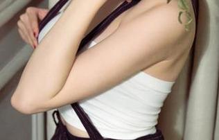 尤果网 – 美图不断，欣杨Kitty的吊带，资源要不要来点更大胆的啊？