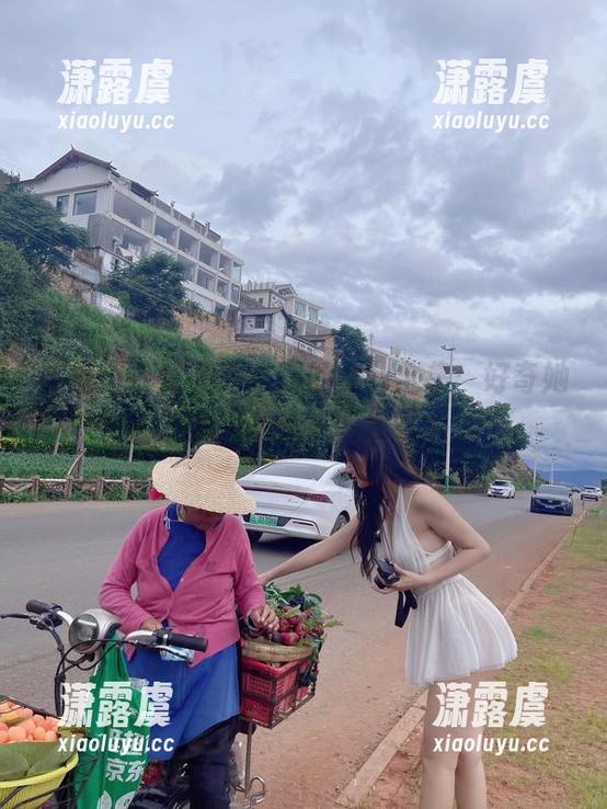就是阿朱啊 微密圈 - 就是阿朱啊的女仆全集:好奇她会不会被人叫住?