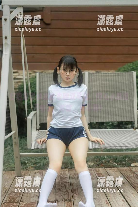 幼水铃衣 仔细观看幼水铃衣的双马尾,内心小剧场开始了,哈哈,真有趣!