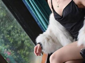 异思趣向 – 团团来了！她的白色套装私拍真是让我直呼帅啊，重点是腰身…