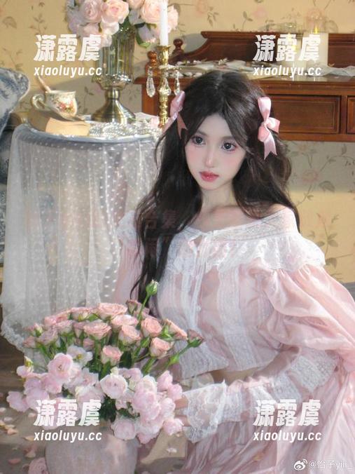 怡子yiii的女友合集，今天就给大家放放“闹闹”的那面！