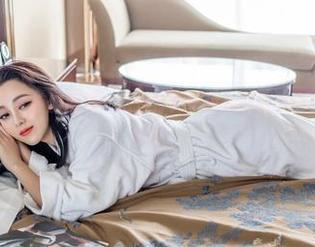 推女神 – 施忆佳校服图集：这是打算重返校园的节奏么？快下载找靓照！