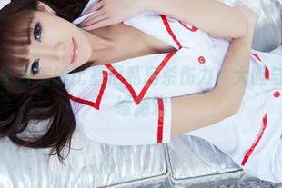 推女郎 – 王馨瑶的比基尼私房杀伤力：大胆与优雅的边缘游戏