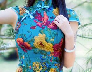 推女郎 – 欢迎进入纯小希的白色天地，最新图包随你任意逛！