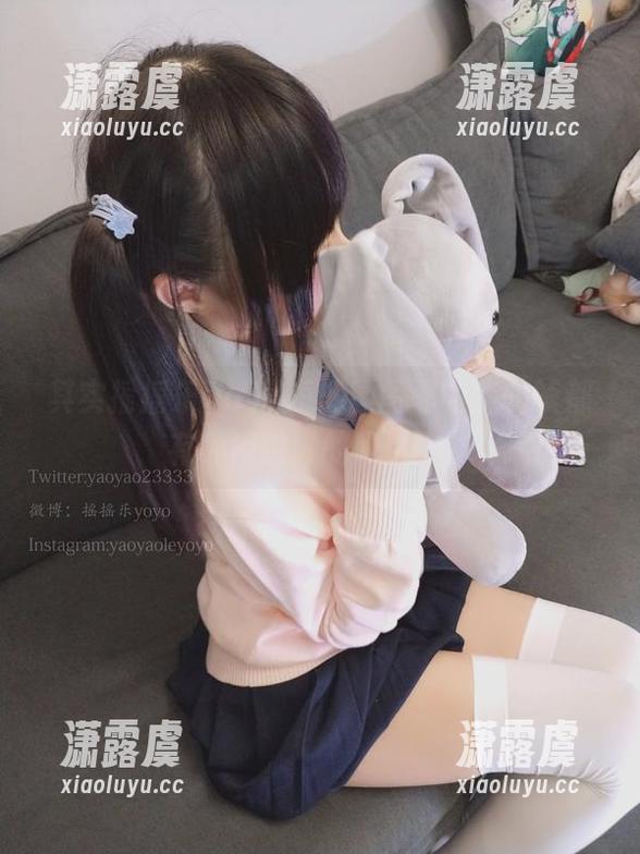 摇摇乐yoyo 其实摇摇乐yoyo短裤原图里的每一帧都有种很微妙的吸引力。
