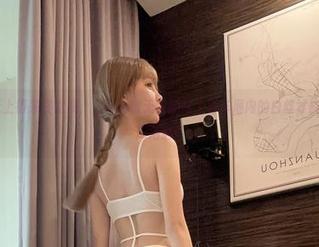 微密圈 – 纸上得来终觉浅，只有无欲无求的推土君车厢内的白丝才能唤醒我的图库精选！