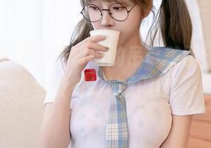 星颜社 – 看李若汐ci的吊带美图分享，完全没有抵抗力啊！