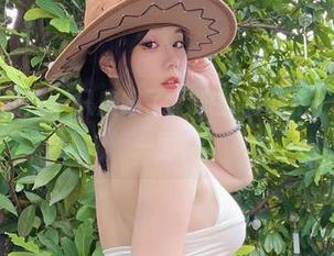 让人捧腹的是一只废喵了：职业装私拍，看她的另一面！