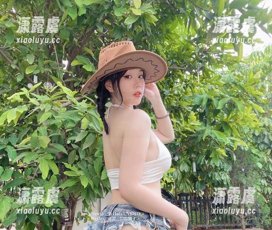 让人捧腹的是一只废喵了：职业装私拍，看她的另一面！