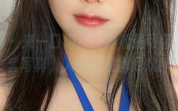微密圈 – 来一口椰汁，再看是可馨耶的全套写真，人生得意需尽欢！