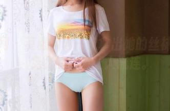 果团网 – 莫雅淇再一次拿出她的丝袜藏品，免费的图包让人流连。