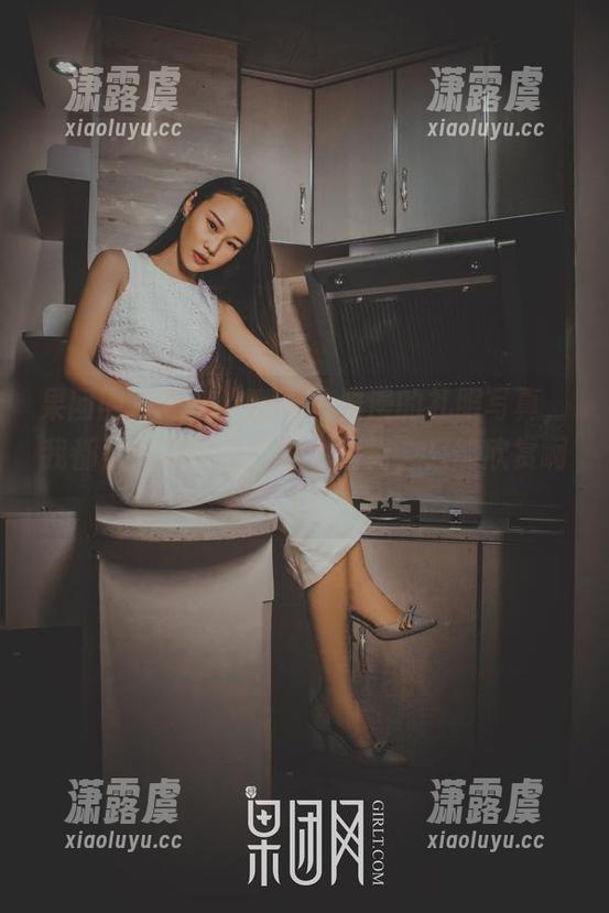 果团网-陈雅漫 果团网 - 每一次翻看陈雅漫的礼服写真,我都默默承认自己是个直男,只能欣赏啊!