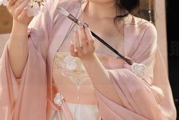 桃暖酱的制服写真：你绝对不会想到的搭配！