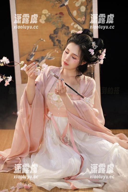 桃暖酱 桃暖酱的制服写真:你绝对不会想到的搭配!