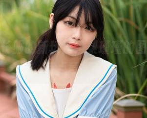 户外黑长服的新玩法，梨瑾瑾的图包更新有点意思。